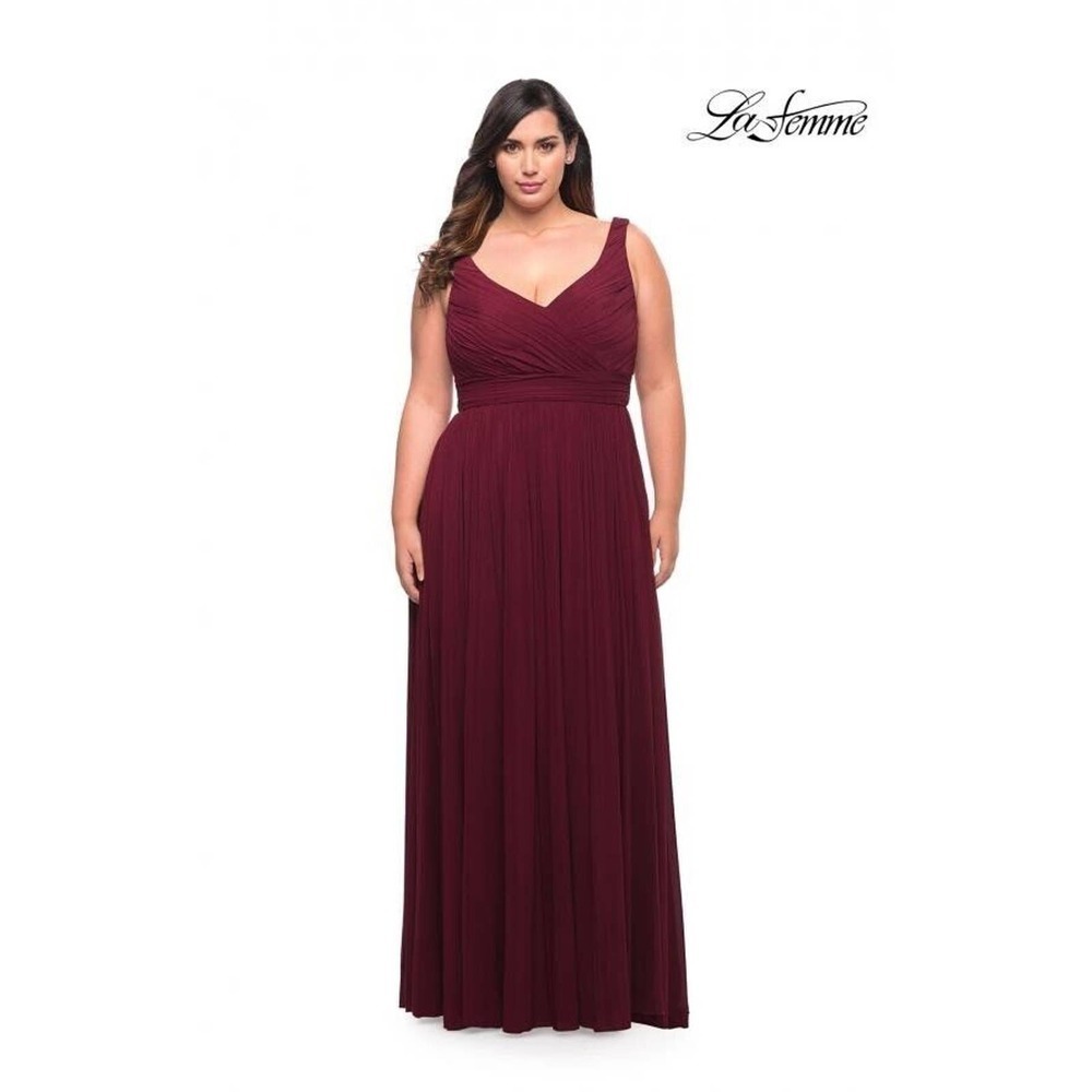 NWT La Femme Curve Gown in Dark Berry Style 29075 Women's Size 20
